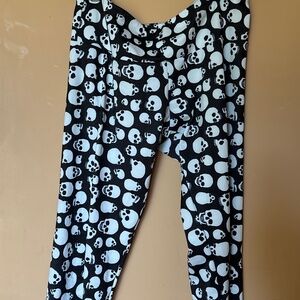 Onzie Capri Skull leggings